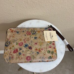NWT PATRICIA NASH Leather Cassini Tan Prairie Rose Wristlet Clutch Brown Floral